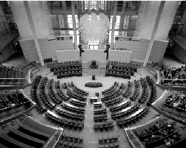 Welches Symbol ist im Plenarsaal des Deutschen Bundestages zu sehen?